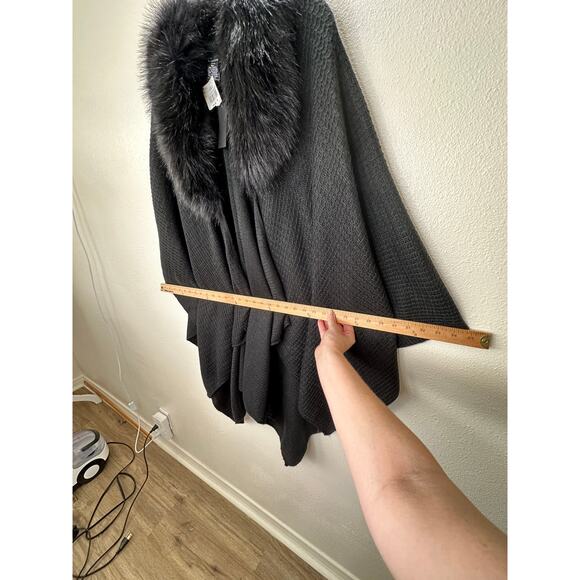 NWT Cejon Black The Leiya Faux Fur Trimmed Collar Poncho One Size - Picture 14 of 14